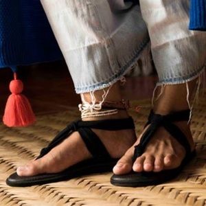 SANUK Black Sling Yoga Boho Sandals Size 10